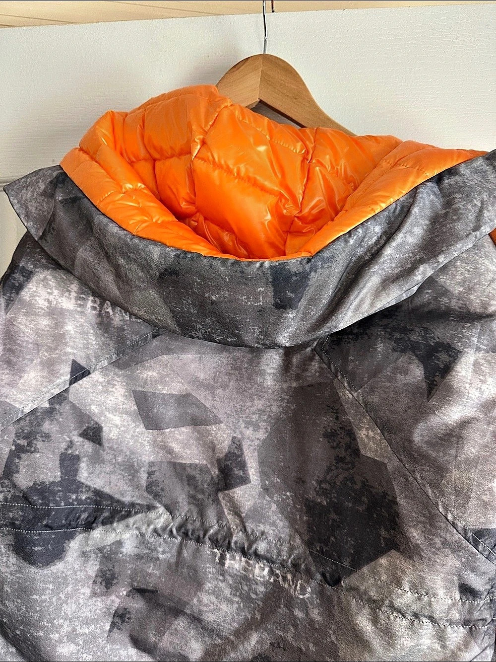 Unisex ZIAI puffer jacket Geometric in Gray & Orange Size Medium NWOT - Picture 11 of 14